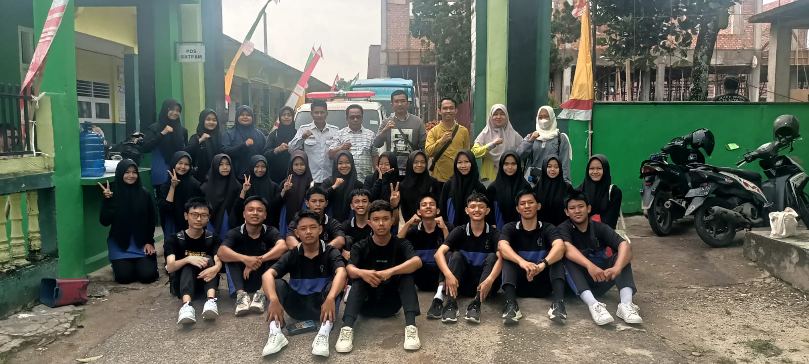 Kepala MAN 1 Merangin Melepas Kontingen : PMR Wira MAN 1 Merangin Bergerak Menuju Ajang Lomba Wira dan Madyah (Alawiyah) Ke-IV di UIN STS Jambi 