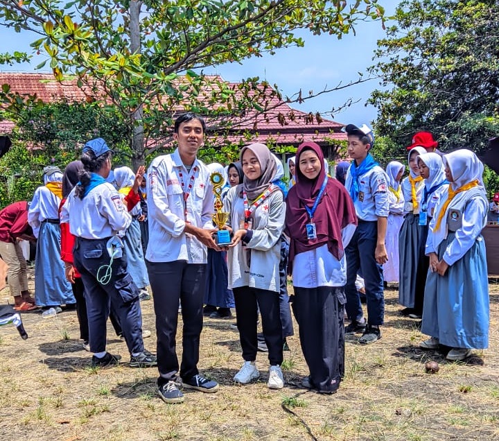 PMR Wira MAN 1 Merangin : Raih Piala Pada Ajang Lomba Alawiyah Ke-IV UIN STS Jambi 2024